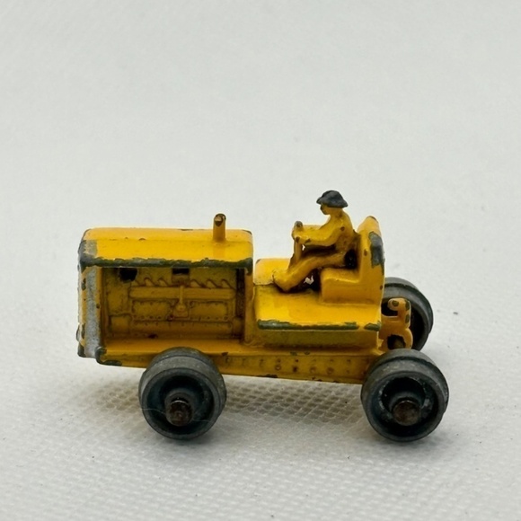Lesney, Vintage Matchbox 1955 Caterpillar Tractor w/ Metal Wheels, Model 8-B - Picture 4 of 7